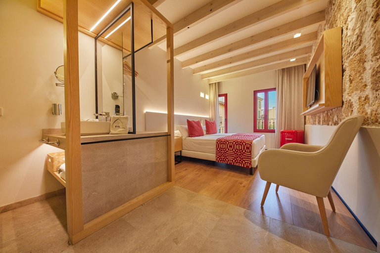 Others 5, Fil Suites, Baleares