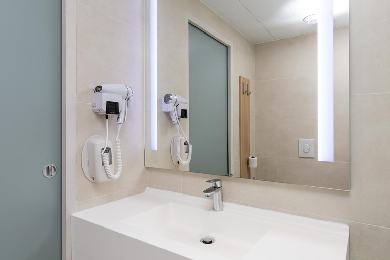 Bathroom 7