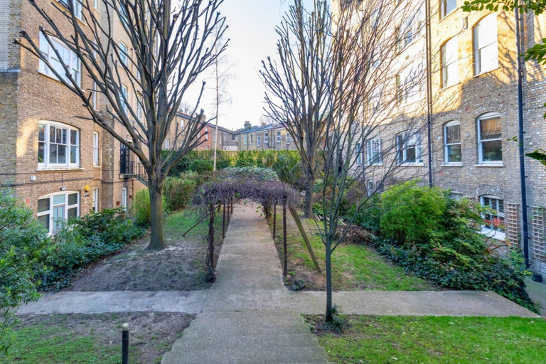 Exterior & Views 2, Tastefully Curated Mezzanine Studio Flat Hackney!, London
