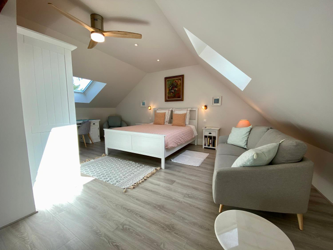 Bedroom 3, Sans Souci Bed and Breakfast with Luxe Heated Pool, Indre-et-Loire