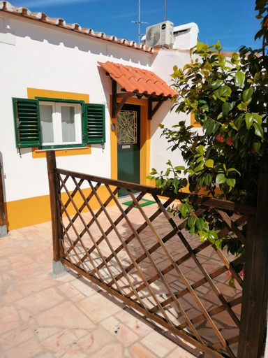 Others 4, Vitoria House, Évora