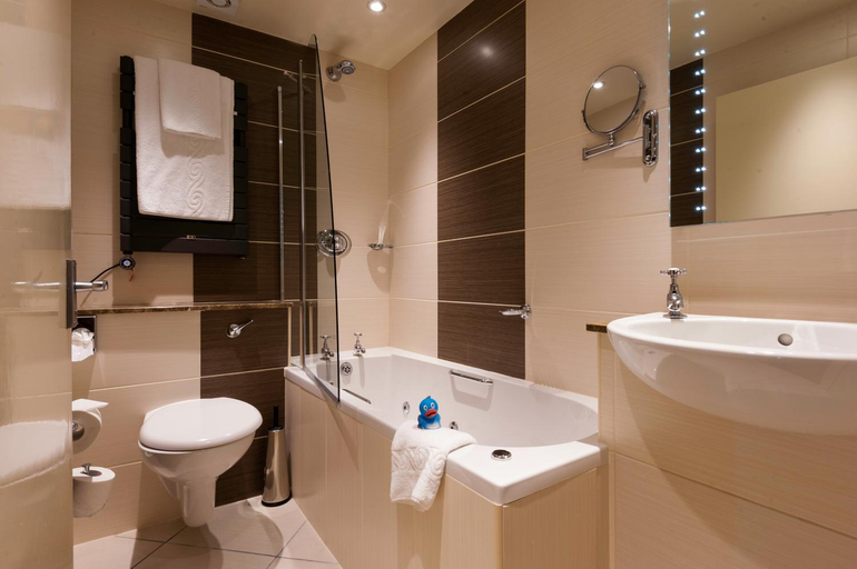 Bathroom 5, Ambleside Salutation Hotel & Spa, BW Premier Collection, Cumbria