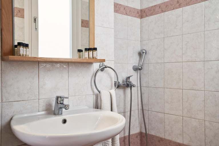 Bathroom 3, Favie Suzanne by GHH, South Aegean