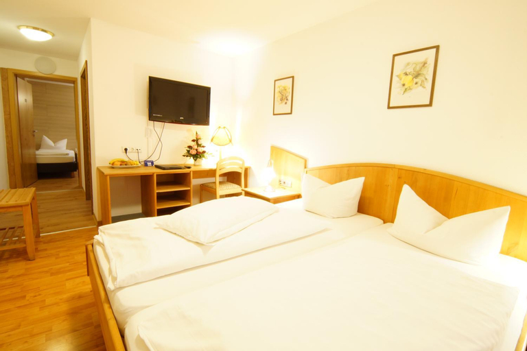 Bedroom 2, Hotel Spitzenpfeil, Lichtenfels