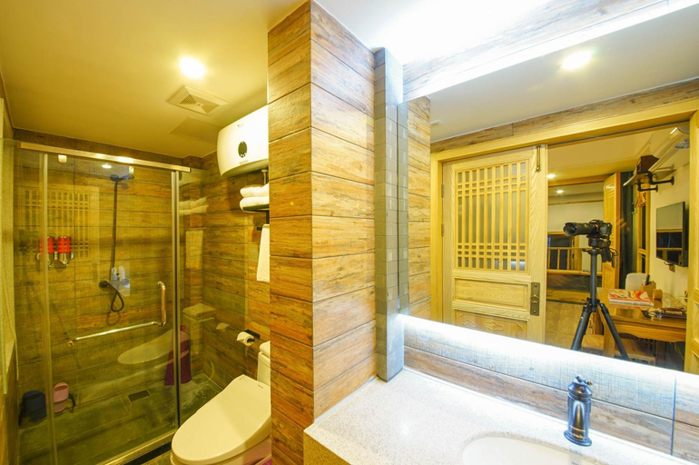 Bathroom 5, Pi Pa Hotel, Datong