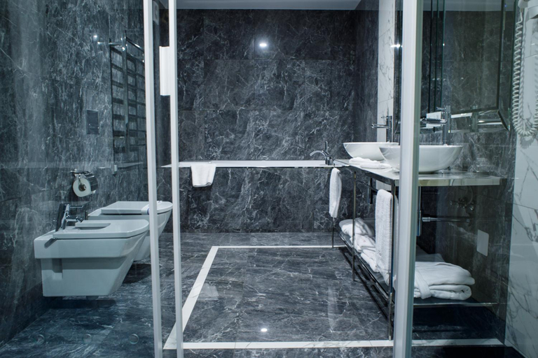 Bathroom 4, Park Hotel, Dnipropetrovs'ka