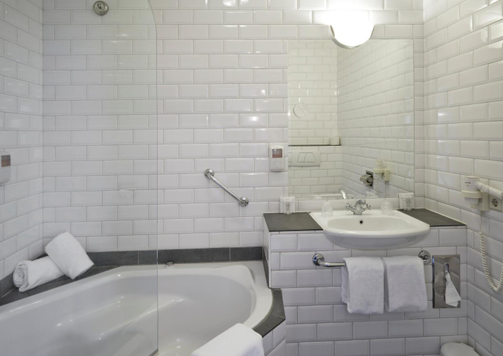 Bathroom 4, Hotel Mastbosch Breda, Breda