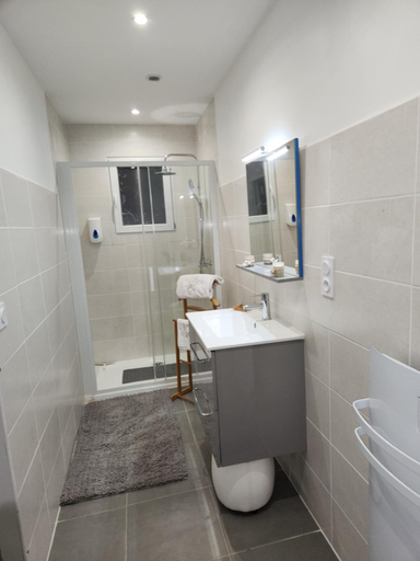Bathroom 2, Les Figuets, Drôme