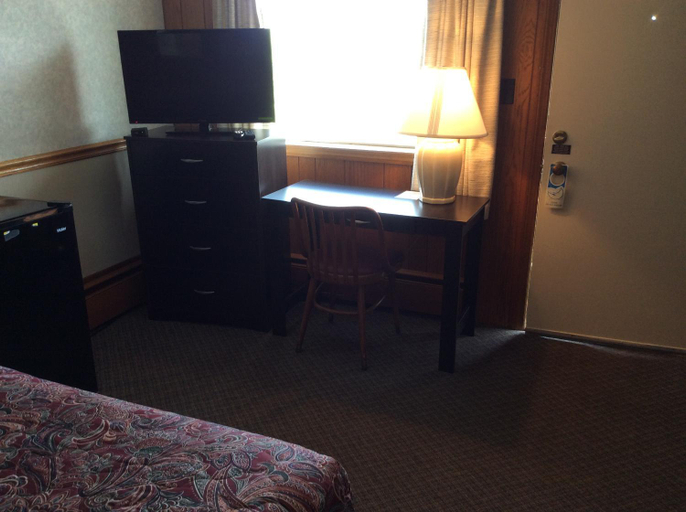 Others 5, The Royal Inn, Elk