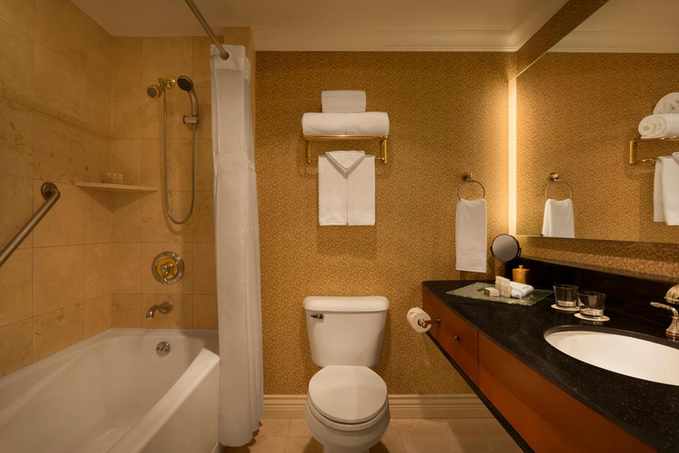Bathroom 4, Hotel Le Soleil by Executive Hotels, Greater Vancouver