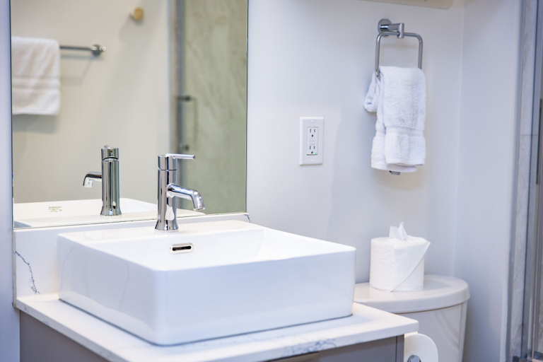 Bathroom 2, Tumbledown Condo By Revelstoke Vacations, Columbia-Shuswap