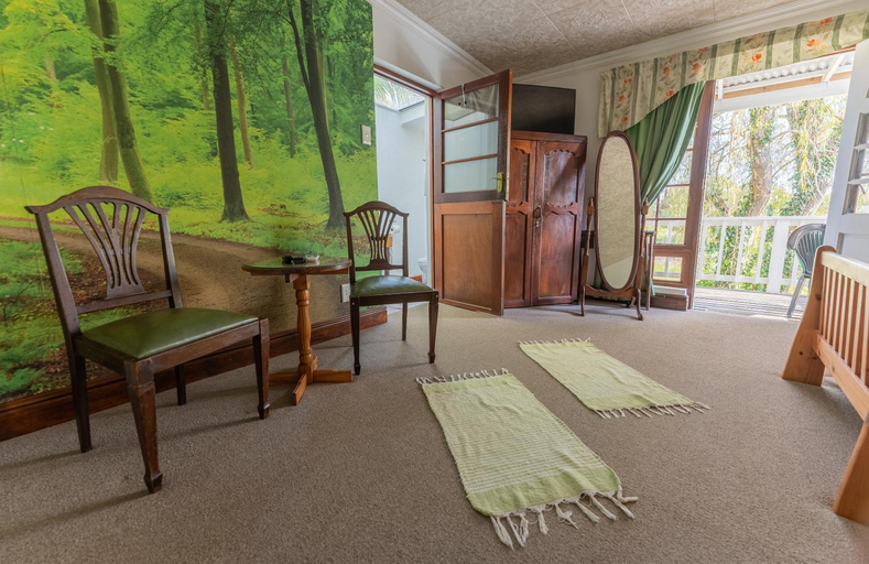 Others 3, Aquaelberg Place, Overberg