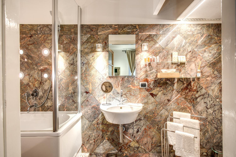 Bathroom 3, Brera, Milano