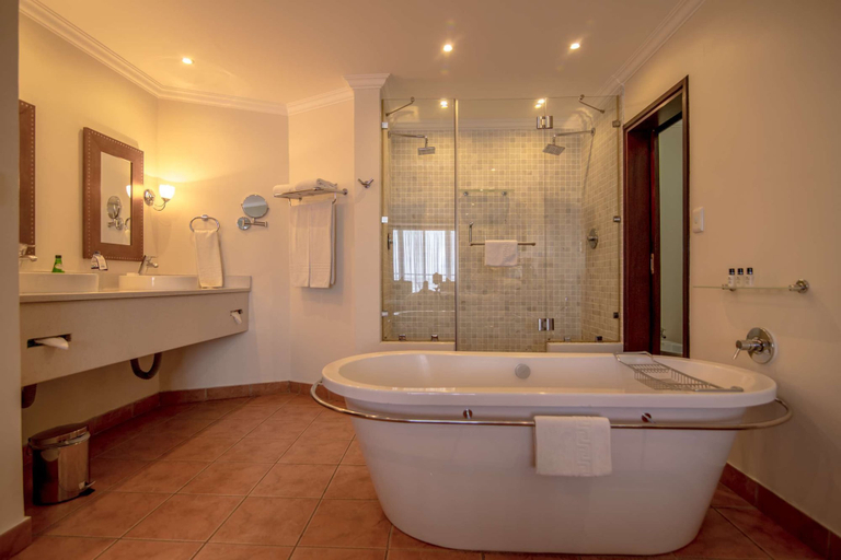 Bathroom 4, Hotel Cardoso, Maputo