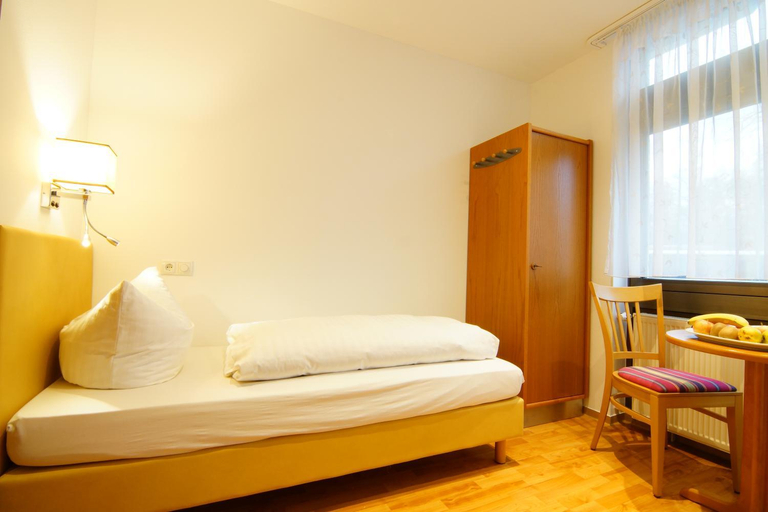 Others 3, Hotel Spitzenpfeil, Lichtenfels
