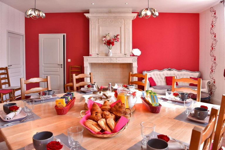 Shared lounge/TV area 3, domaine d' Arcalis, Charente-Maritime
