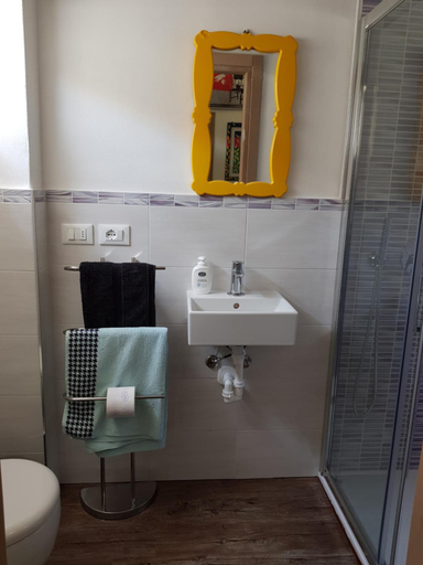 Others 5, Room Saronno + B&B, Varese