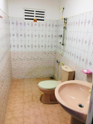 Bathroom 3, Bathiya Tourist Guest Anuradhapura, N. Palatha East