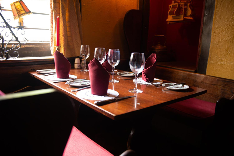 Food & Drinks 4, The Withies Inn, Surrey
