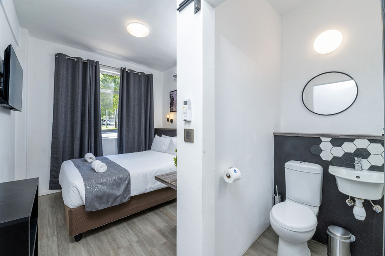 Bedroom 2, The N1 Hotel & Campsite Victoria Falls, Hwange