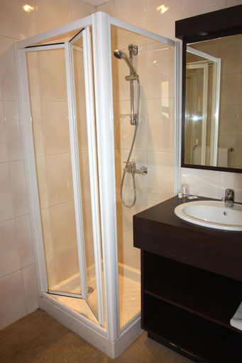 Bathroom 4, Hotel Restaurant Segala Plein Ciel, Aveyron