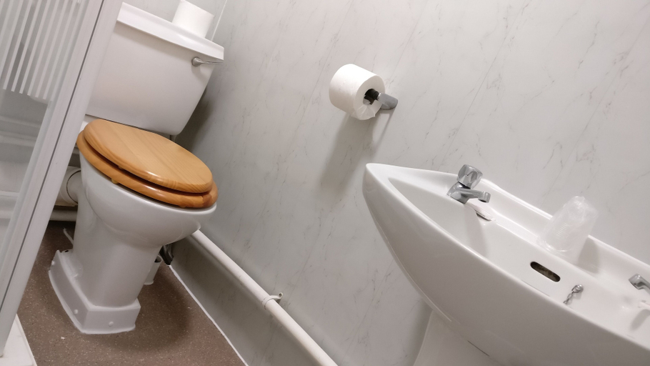 Bathroom 4, THE LAWTON, Blackpool