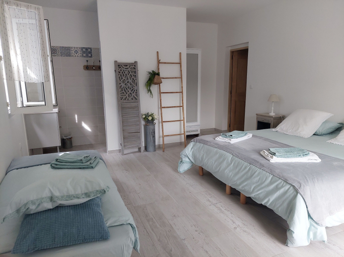 Bedroom 4, Maison d'Hôtes La Chêneraie, Vaucluse