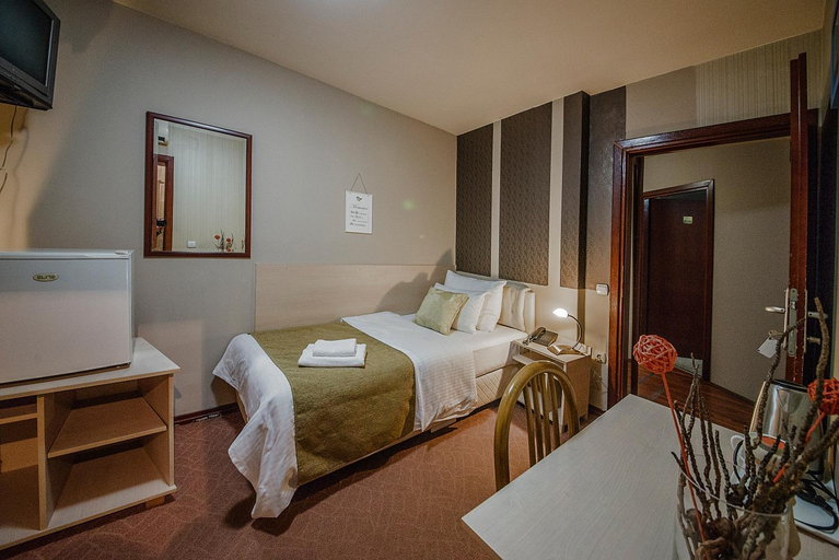 Others 4, Hotel Bell, Leskovac