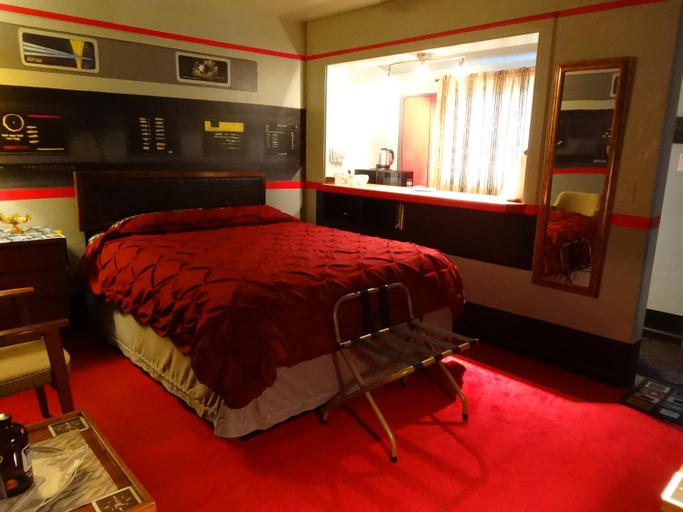 Bedroom 3, The Star Trek - USS Enterprise Room at the Itty Bitty Inn, Coos