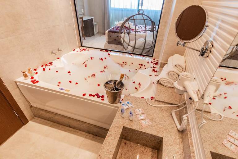 Bathroom 3, Nova Onda Hotel, Cabo Frio