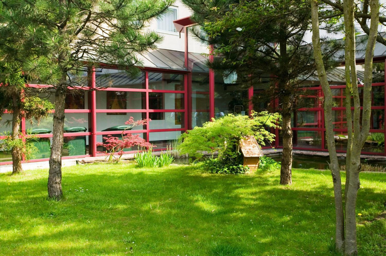 Exterior & Views