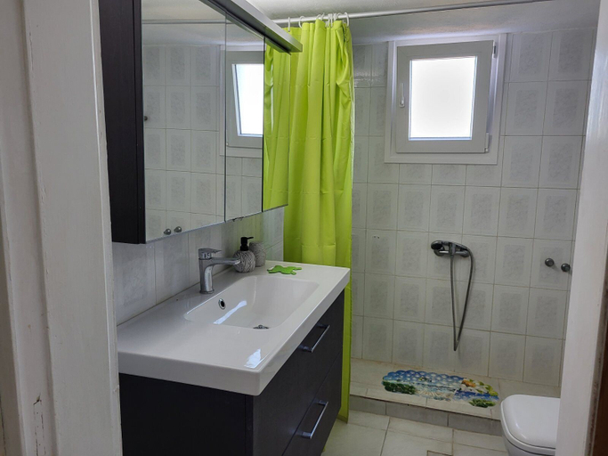 Bathroom 4, Black Fig, South Aegean