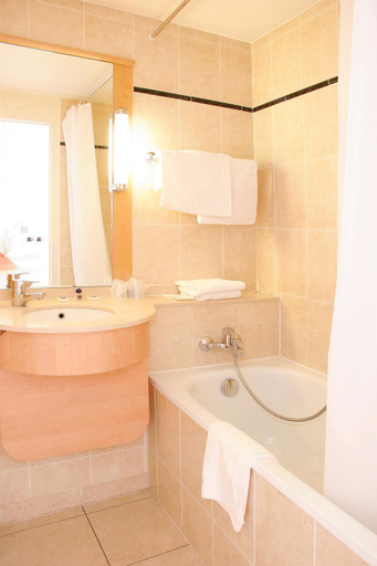 Bathroom 4, Central Hotel, Val-de-Marne