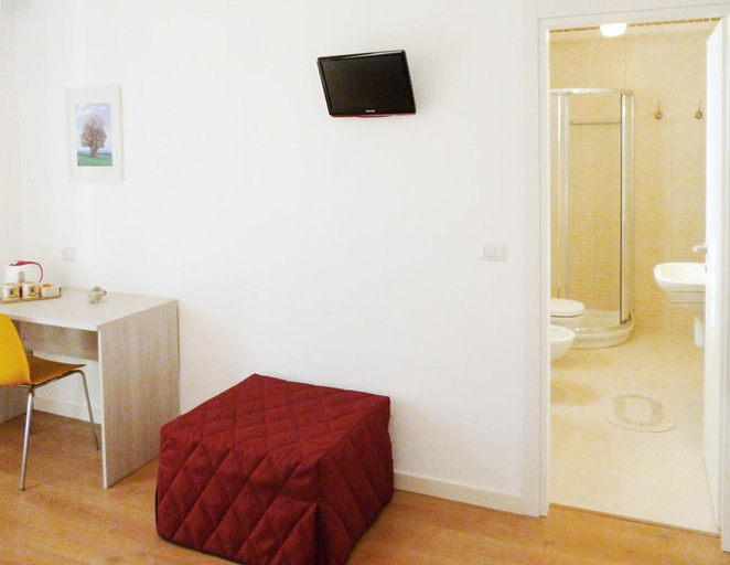 Others 2, Il Cantico B&B, Bari