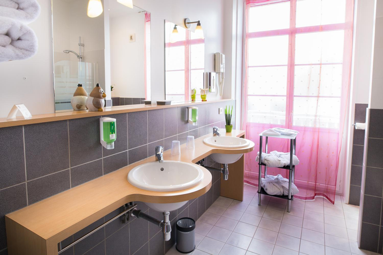 Bathroom 4, Best Western Adagio, Maine-et-Loire