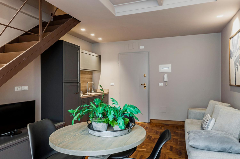 Others 5, Ferrini Home - Grotte Bianche 150, Catania