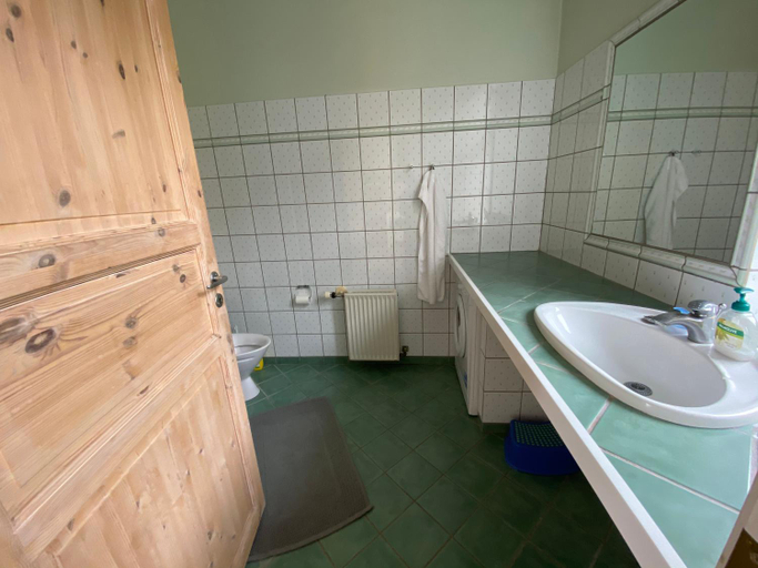 Bathroom 2, Skærven Beachfront Apartments and Cottage, Nyborg