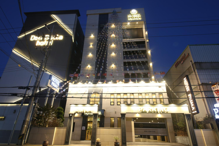 Exterior & Views