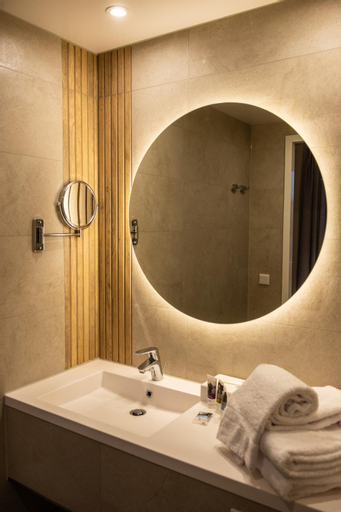 Bathroom 4