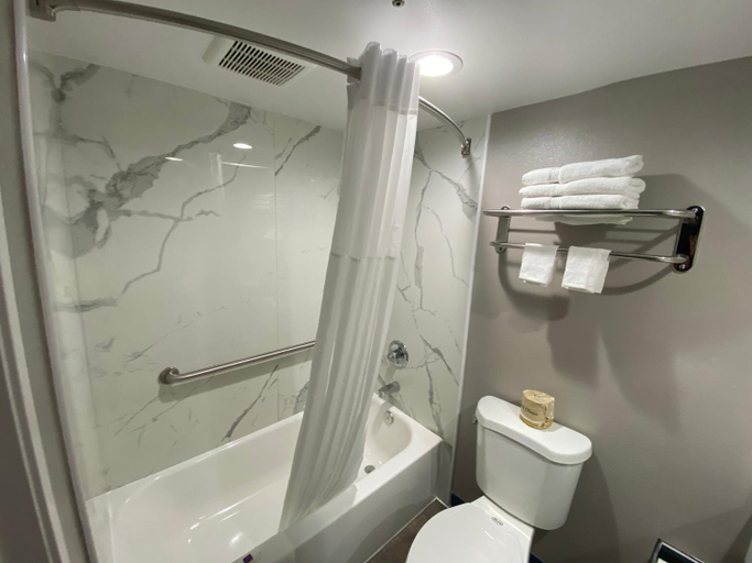 Bathroom 4, Motel 6 Bullhead City, Az - Laughlin, Mohave