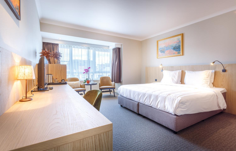 Others 3, Hotel Carlton, Oost-Vlaanderen