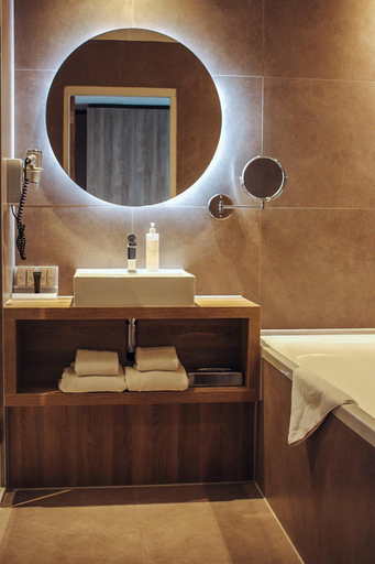 Bathroom 5, Van der Valk Hotel Princeville Breda, Breda