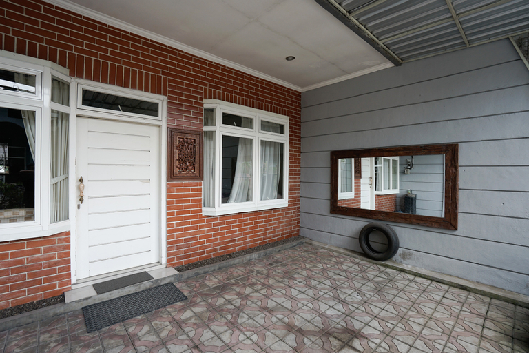 Exterior 26