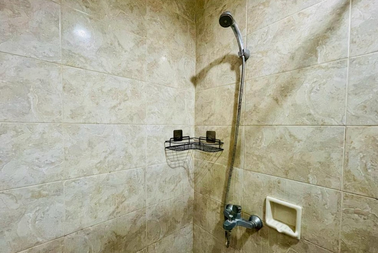 Bathroom 5, Superior At Galeri Ciumbuleuit 1st Tower with Best View, Bandung