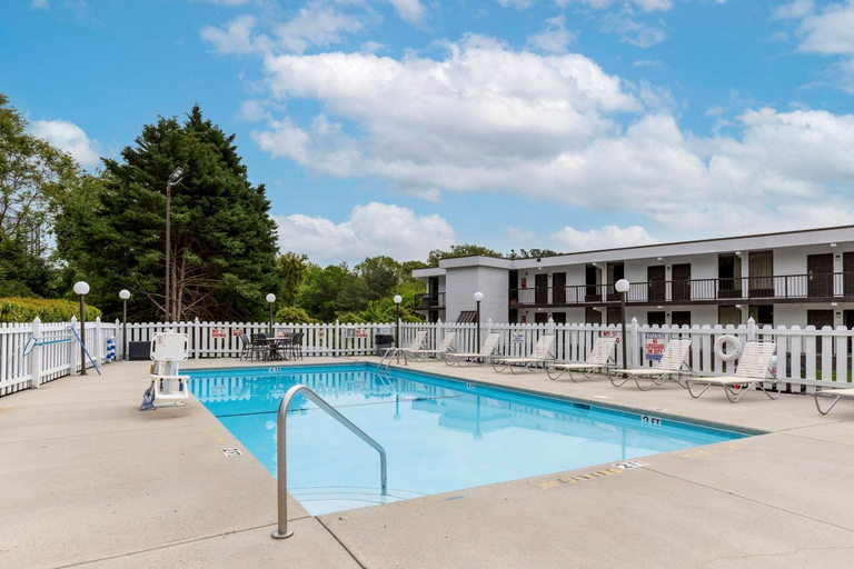 Sport & Beauty 5, Quality Inn - Roxboro South, Person