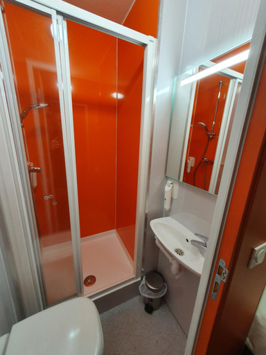 Bathroom 3, Kyriad Direct Orleans - Olivet - La Source, Loiret
