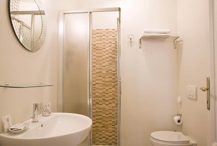 Bathroom 3, B&B Leopoldo and APARTEMENTS, Florence