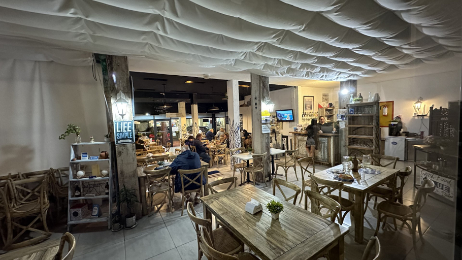 Food & Drinks 3, Azul by MH, n.a351