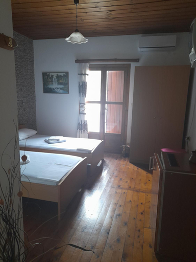 Others 5, Therisso Rooms, Crete