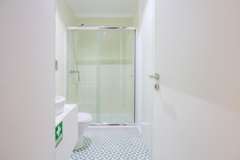 Bathroom 2, Barao Oporto Apartments, Porto